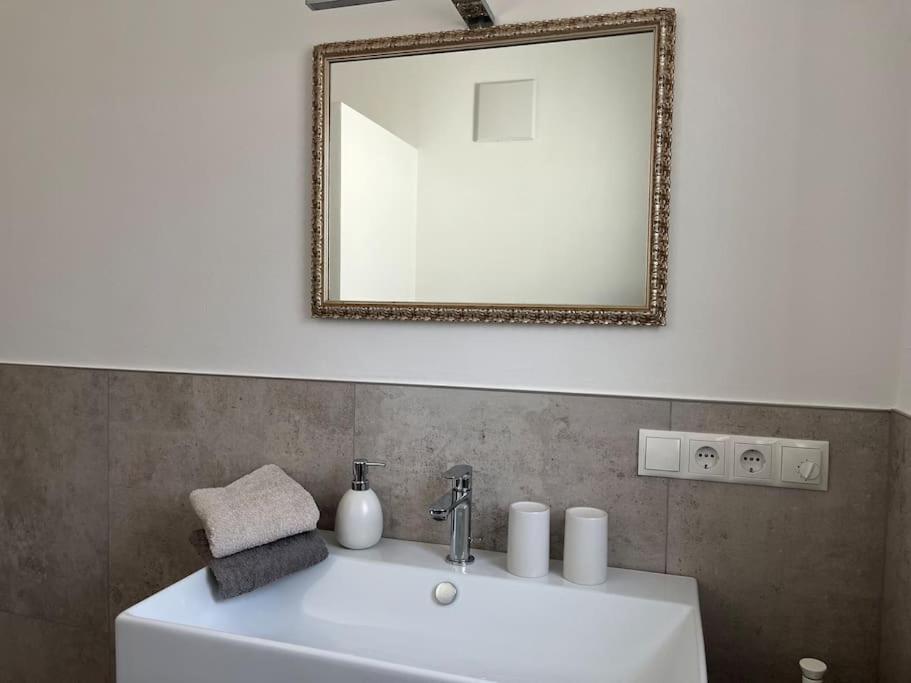 Haus Hafner Sonniges Apartment Terlano Bagian luar foto